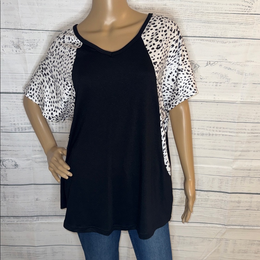 NWOT Black and White Contrast Animal Print Sleeve Top - Picture 6 of 8